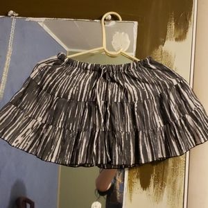 Mini skirt cool patrern NWOT